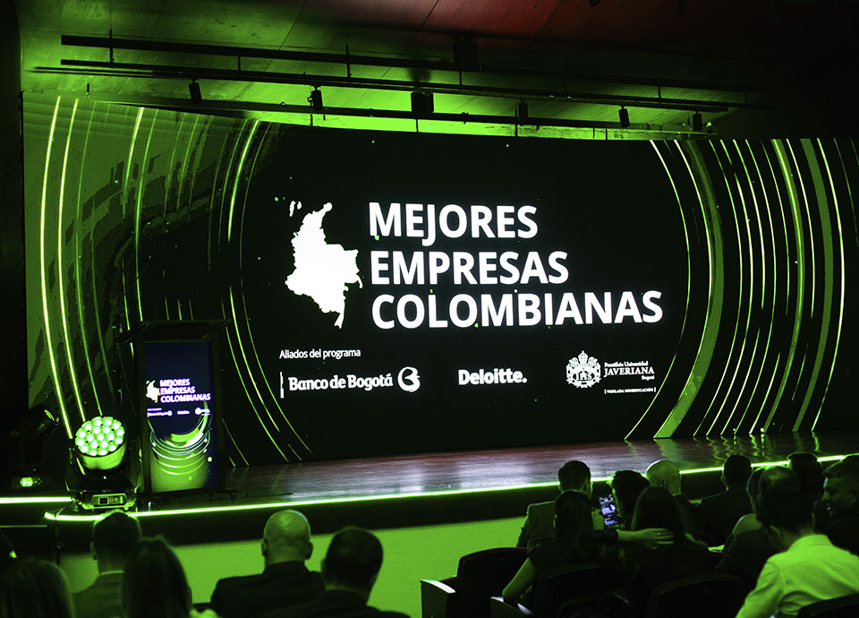Producción de congresos empresariales con logística, tecnología y experiencia.